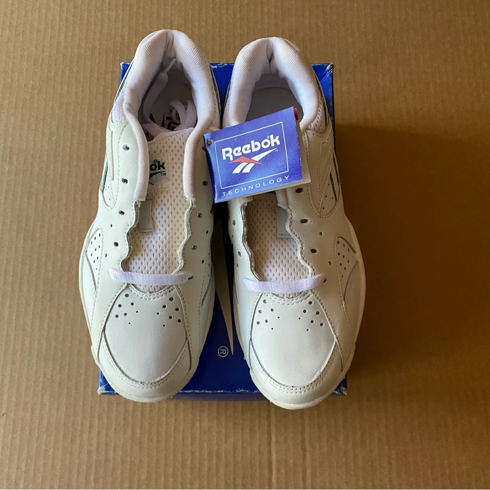 Reebok Size 8 White